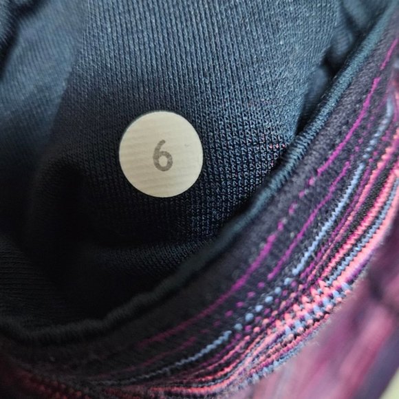 Lululemon Navy & Pink Luon Mid Rise Split Calf Gather & Crow Crop - Picture 6 of 6